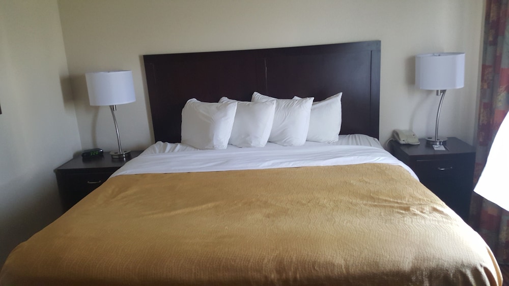AmericInn by Wyndham Muscatine - photo 17