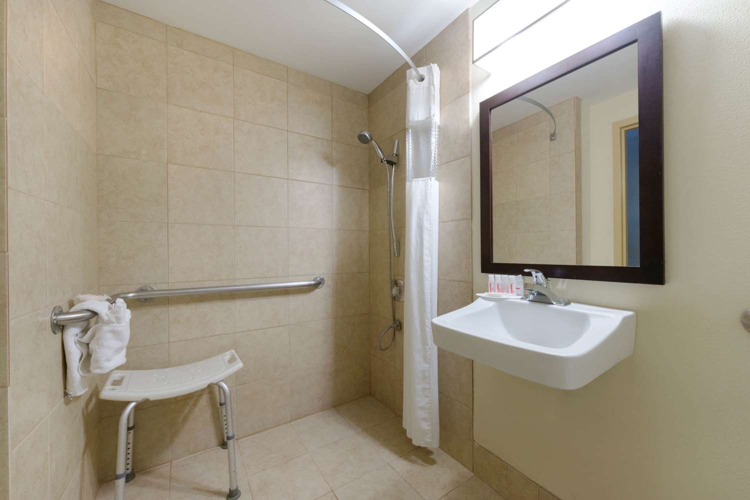 Ramada Plaza Louisville Hotel and Conference Center - photo 16
