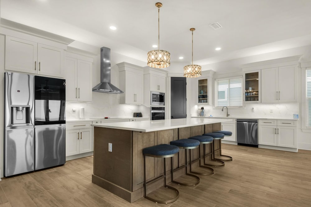 Golden Sands in Navarre, United States