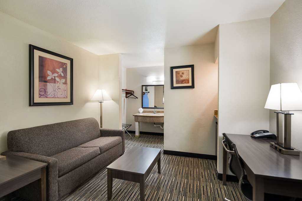 Quality Inn & Suites Lufkin - photo 12