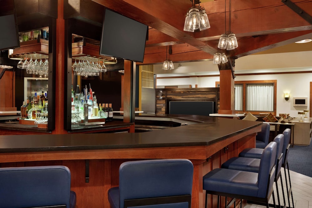 Embassy Suites by Hilton Denver International Airport - photo 38