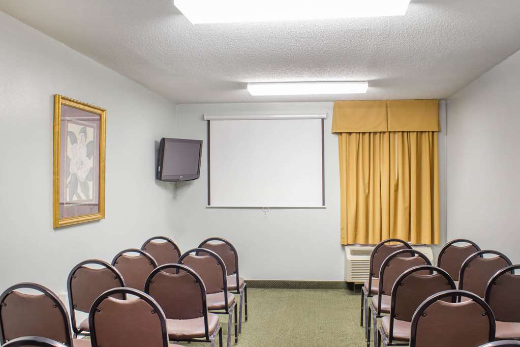 Econo Lodge Raleigh near Walnut Creek Amphitheatre - photo 62
