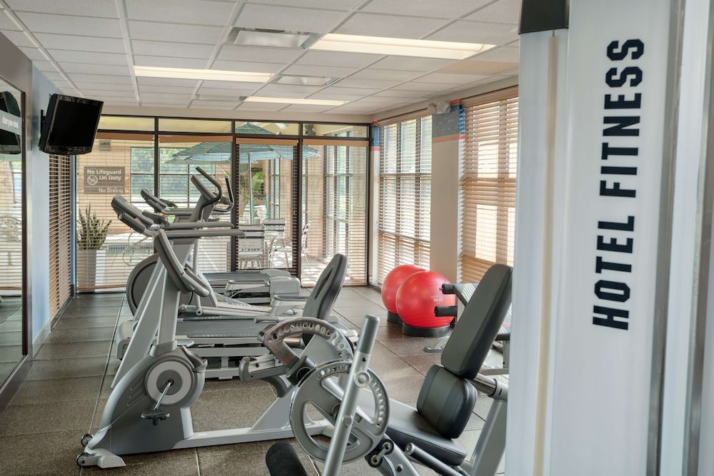 Hampton Inn Detroit Roseville - photo 25