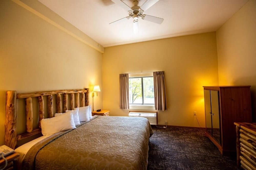 Super 8 by Wyndham Bridgeview of Mackinaw City - photo 27