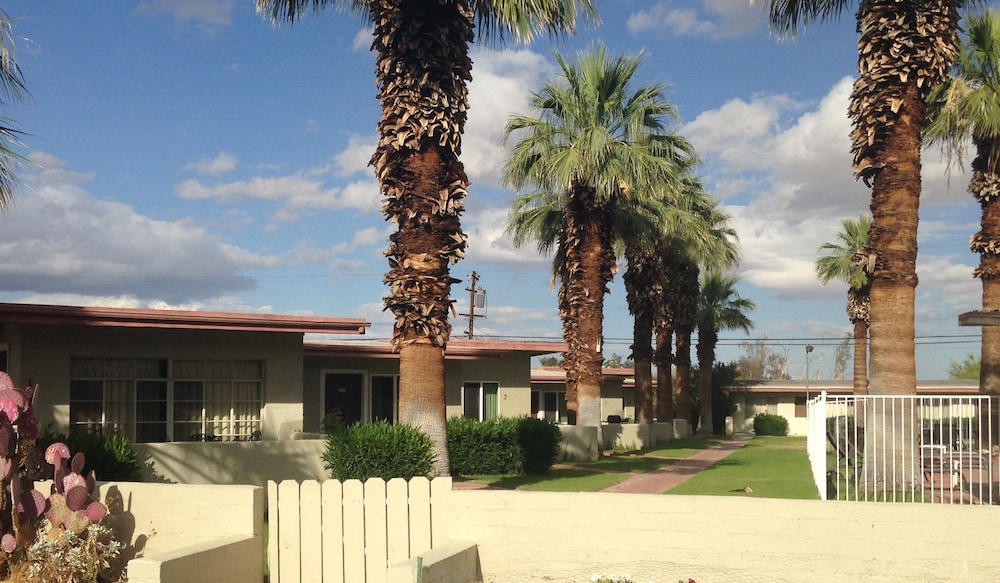 Stanlunds Inn And Suites - photo 42