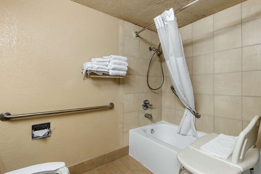 Quality Inn & Suites Des Moines Merle Hay Road - photo 23