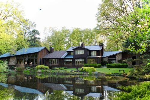 The Inn At White Oak — 5-Star Luxury Hotel in Gettysburg, United States