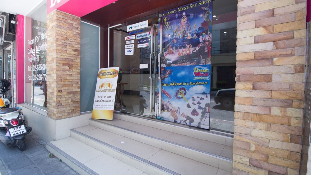 ZEN Rooms Surasak 2