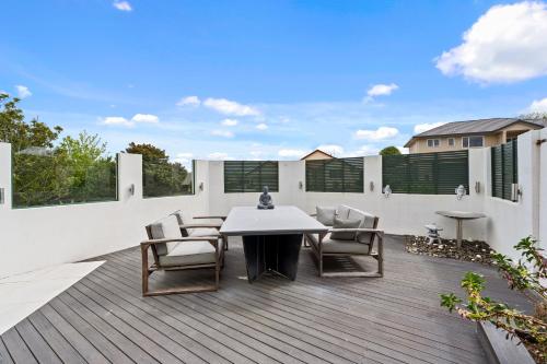 Fernwood Escape Tauranga Holiday Home — 4-Star Luxury Hotel in Tauranga, New Zealand
