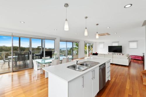 Three Sisters At Long Beach Managed By Batemans Bay Accom — Long Beach