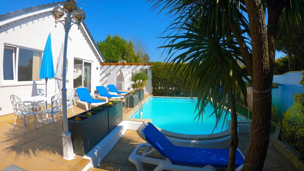 Family Bungalow with Private Pool — 4-Star Luxury Hotel in Kilgetty, United Kingdom