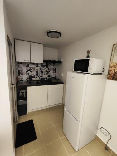 Studio plain pied entrée privée et parking gratuit — hotel in Le Passage