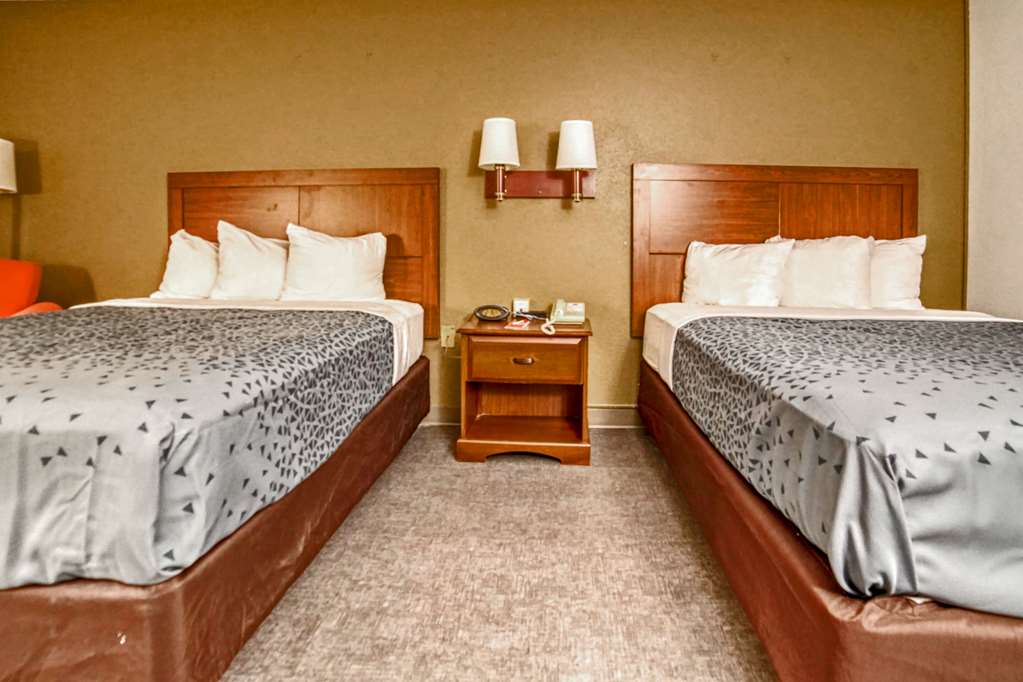 Econo Lodge Raleigh near Walnut Creek Amphitheatre - photo 45