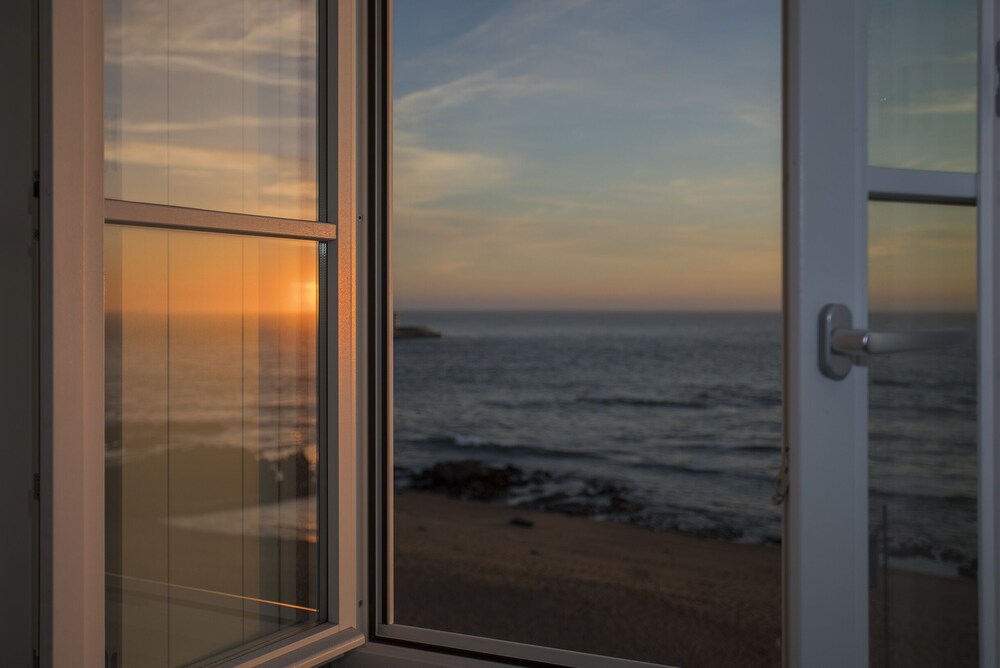Liiiving Luxury Beachfront Apartment V — 4-Star Luxury Hotel in Porto, Portugal