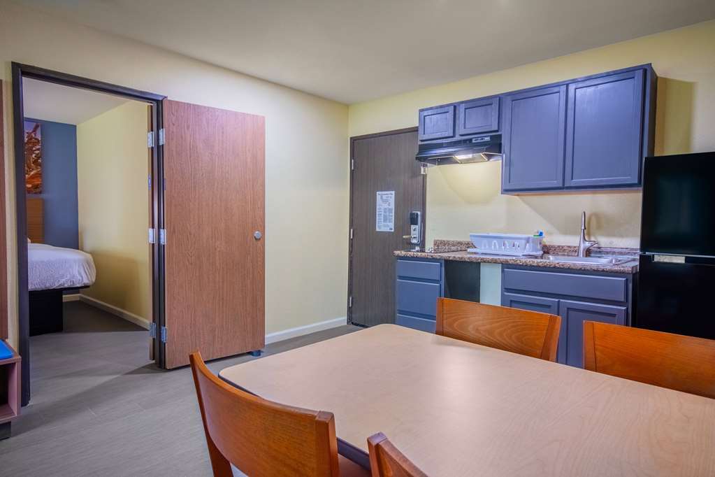 Days Inn & Suites by Wyndham Waterloo - photo 35