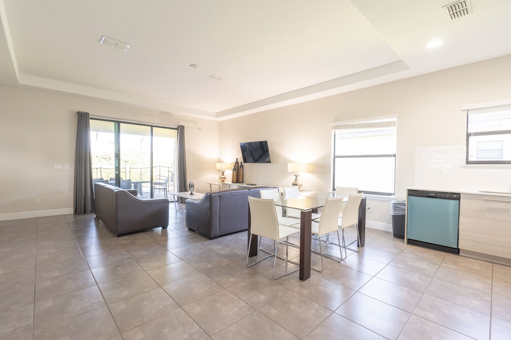 Balmoral Resort 169cc 3 Bedroom Home by RedAwning - photo 24