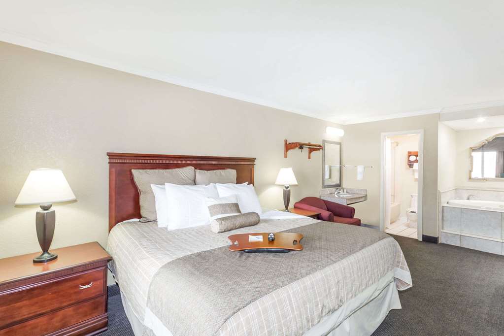 Days Inn by Wyndham Destin - photo 13