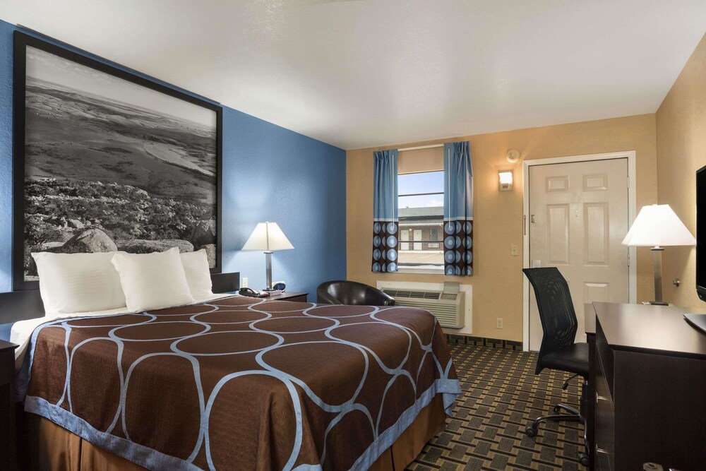 Super 8 by Wyndham Henryetta - photo 5