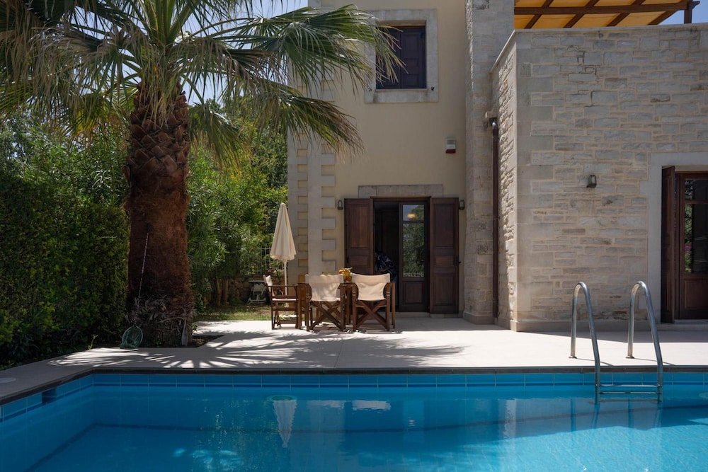 Villa Aloe in Prines — 4-Star Luxury Hotel in Rethymno, Greece