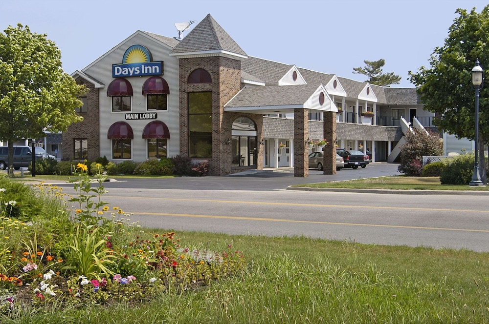Days Inn by Wyndham Mackinaw City Lakeview - featured photo