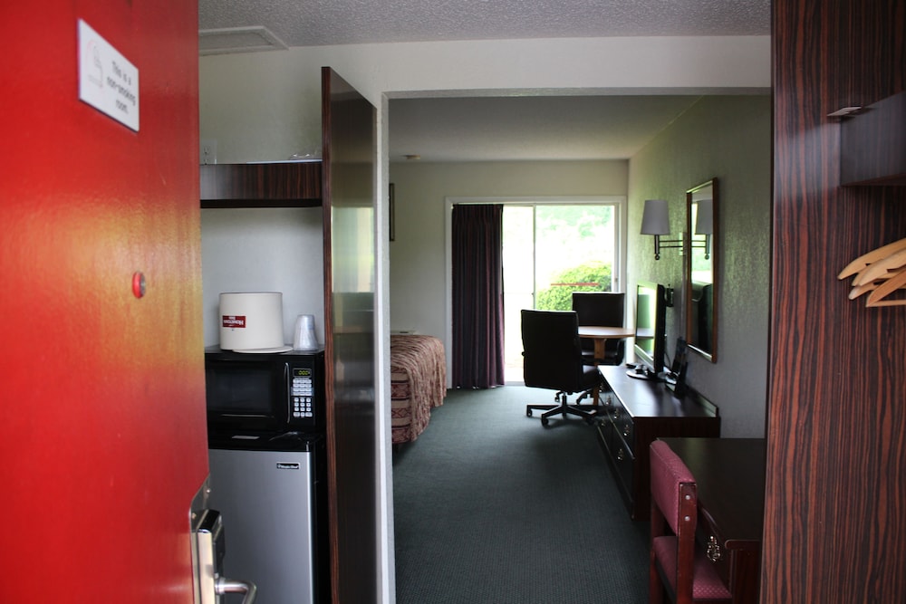 Hometown Inn Virginia - photo 3