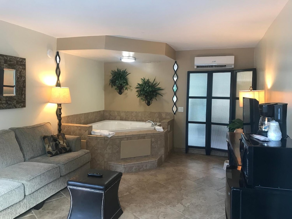 Carmel Inn & Suites - photo 15