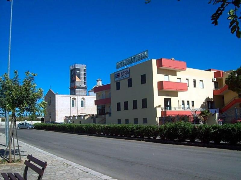 Hotel Nuova Grottella — hotel in Copertino
