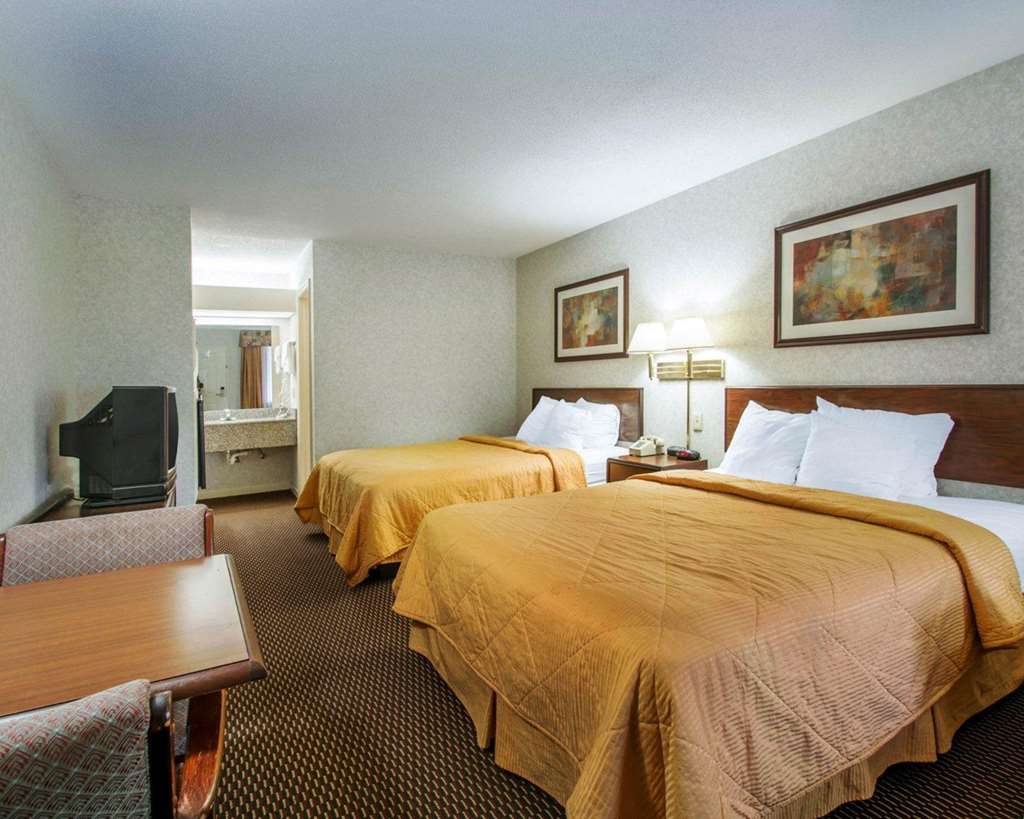 Econo Lodge Troy - photo 17
