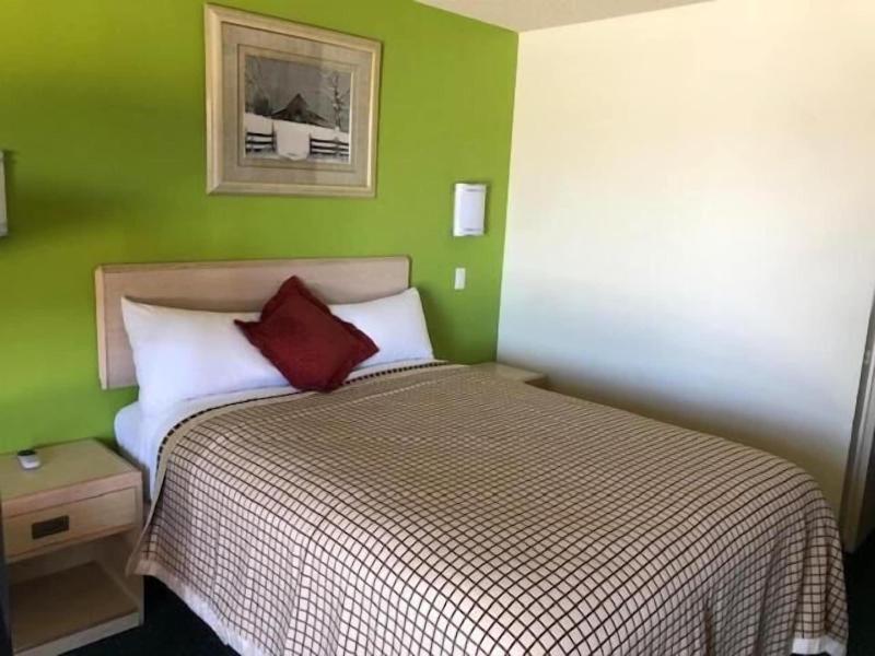 California Inn & Suites Adelanto US 395 - photo 24