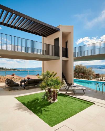 Villa Stella private pool sleeps 12 Dugi Rat — 4-Star Luxury Hotel in Dugi Rat, Croatia