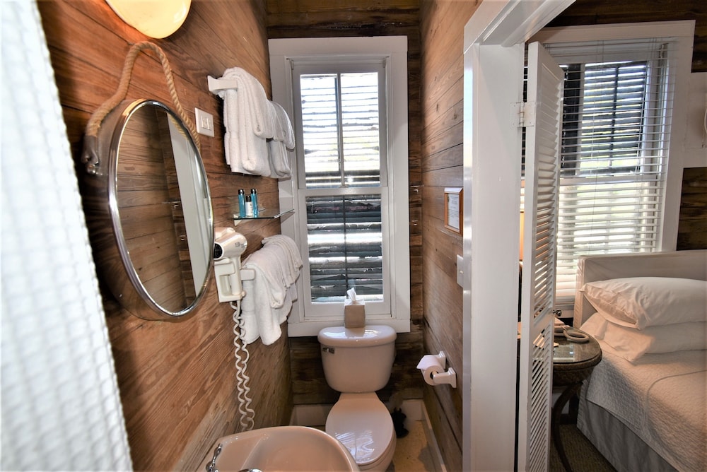 Simonton Court Historic Inn & Cottages - photo 227