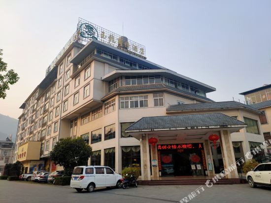 Yulong Business Hotel — hotel in Longshan