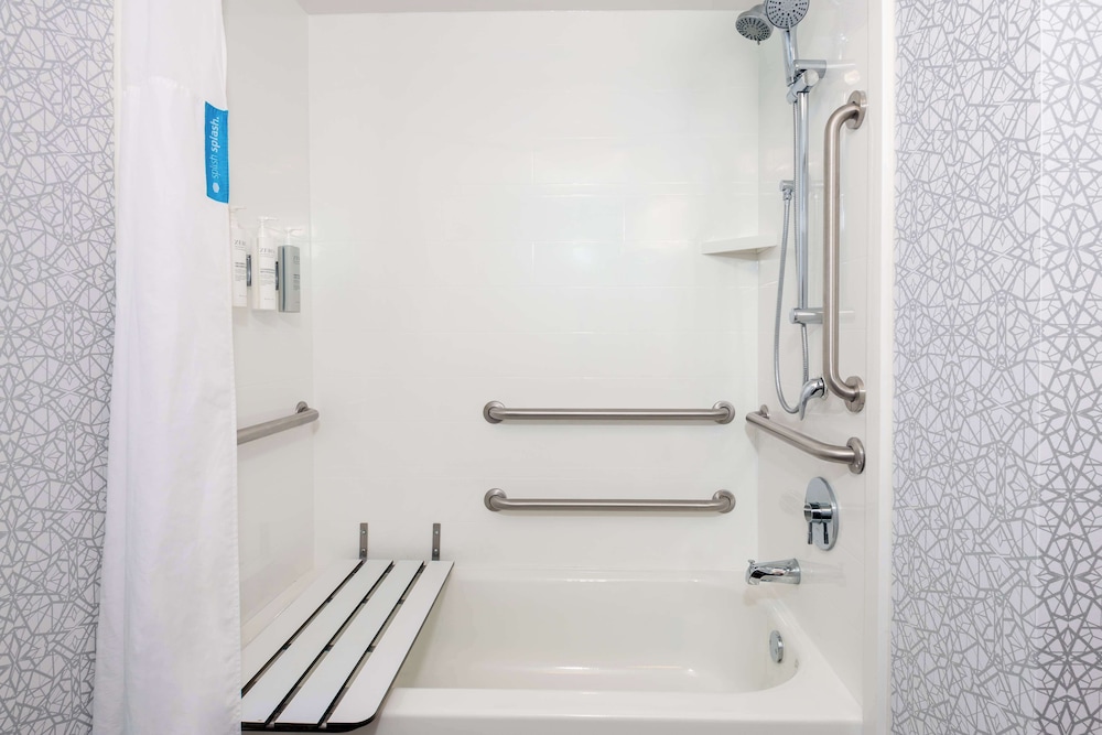 Hampton Inn & Suites Murfreesboro - photo 23