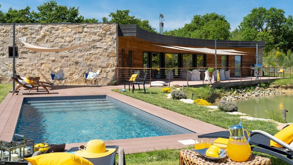 Si h157 radi0at Villa Airone 12 — 4-Star Luxury Hotel in Radicondoli, Italy