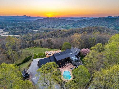 The Albatross Estate & Golf Links — hotel in Fletcher