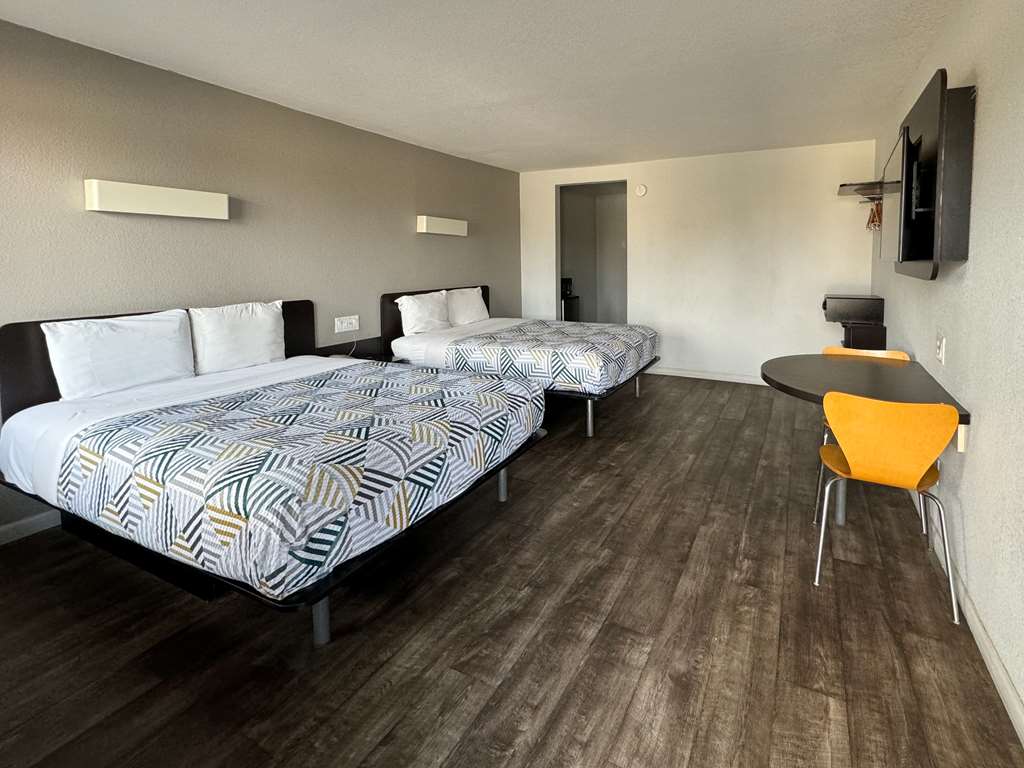 Motel 6 Delano CA - photo 14