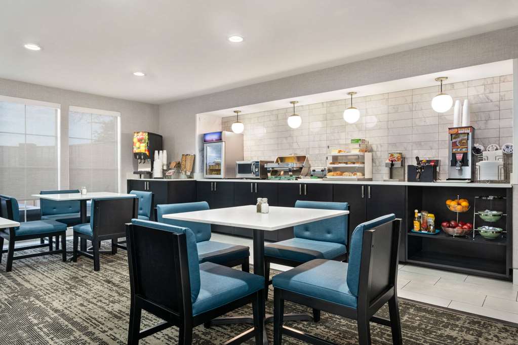 La Quinta Inn & Suites by Wyndham Hesperia Victorville - photo 66