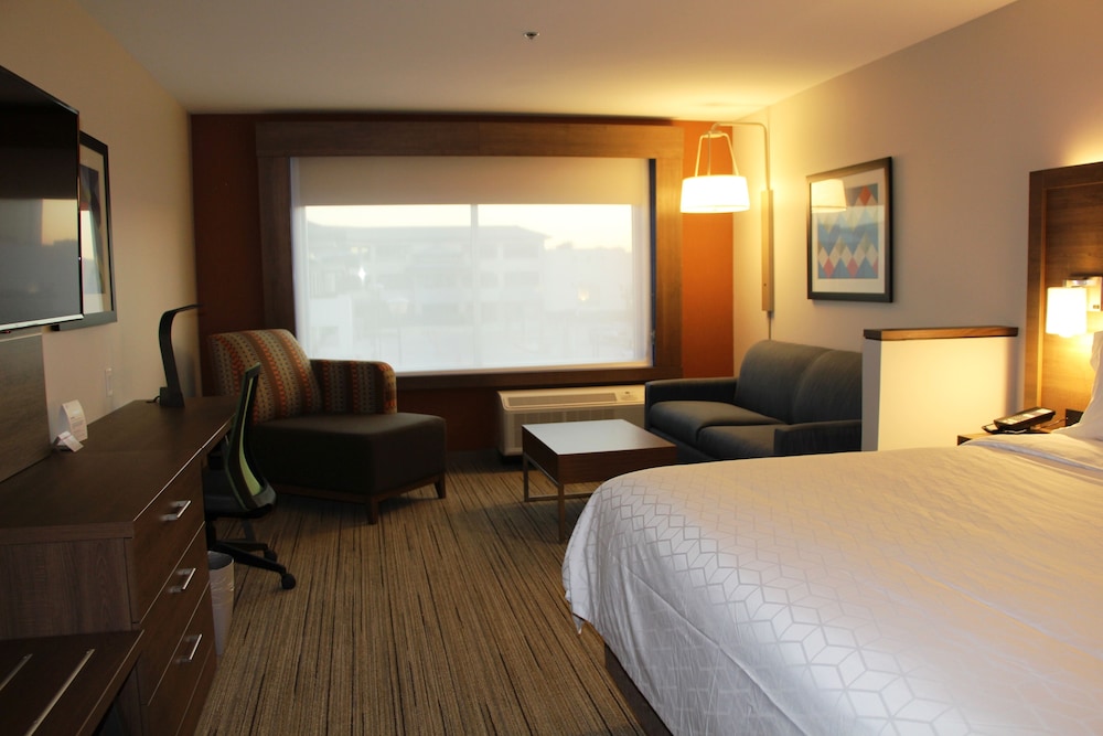 Holiday Inn Express & Suites Phoenix Airport North by IHG - photo 40
