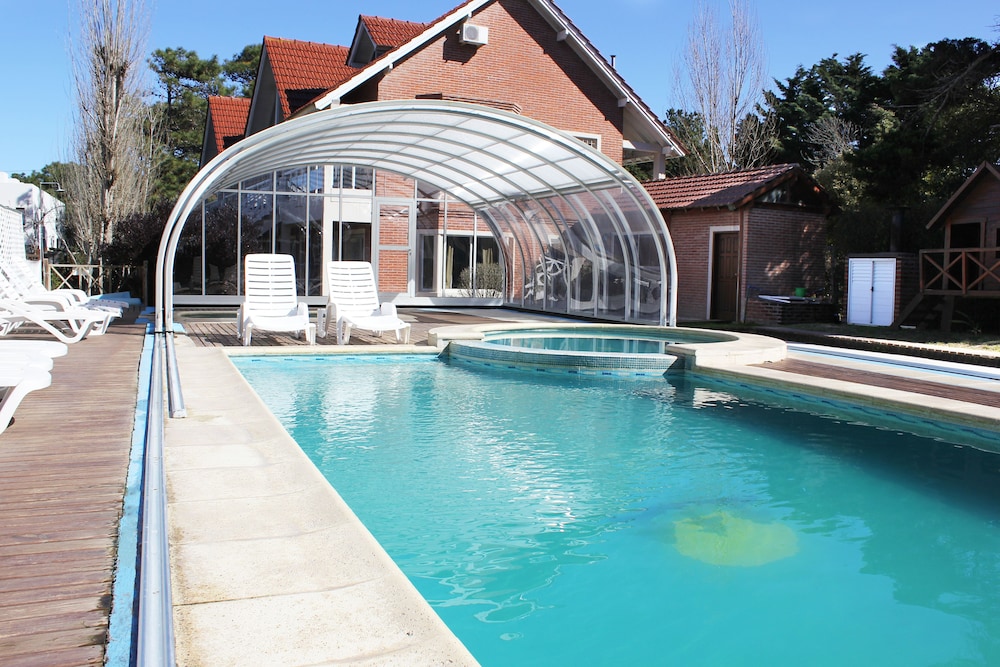 Apart Hotel Neptuno in Pinamar, Argentina