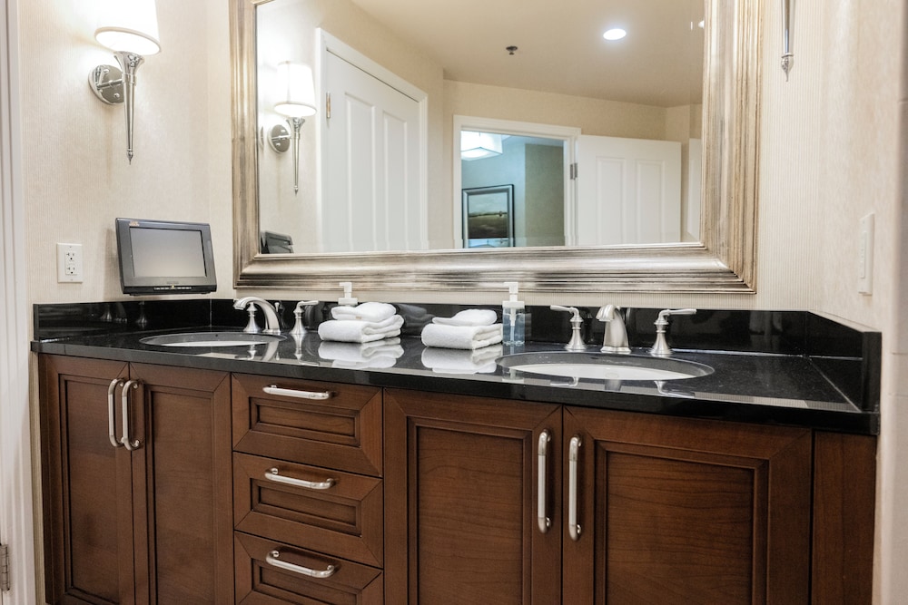 StripViewSuites at Signature - photo 209