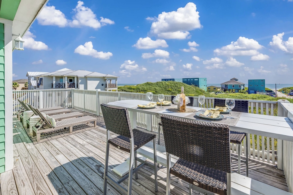 Ocean Views Optional Golf Cart Sleeps 14 in Port Aransas, United States