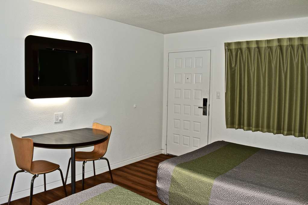 Motel 6 Barstow CA - photo 16