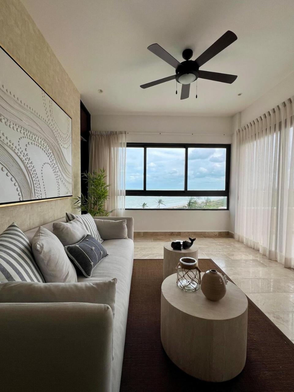Penthouse Navela 405 Beachfront — hotel in Telchac Puerto