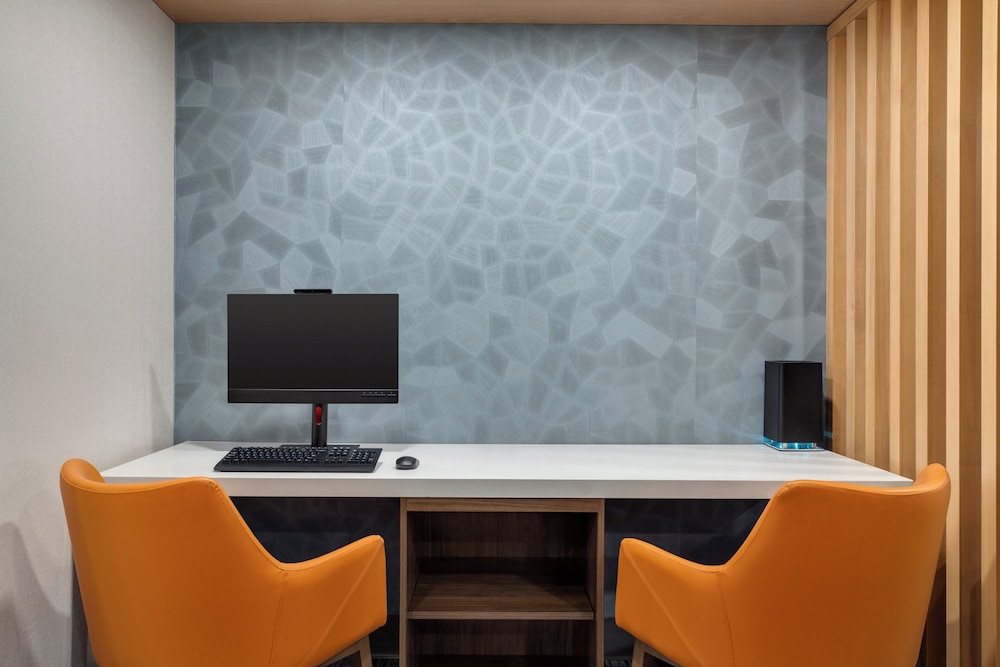 Holiday Inn Express Hotel & Suites North Fremont By Ihg - photo 29