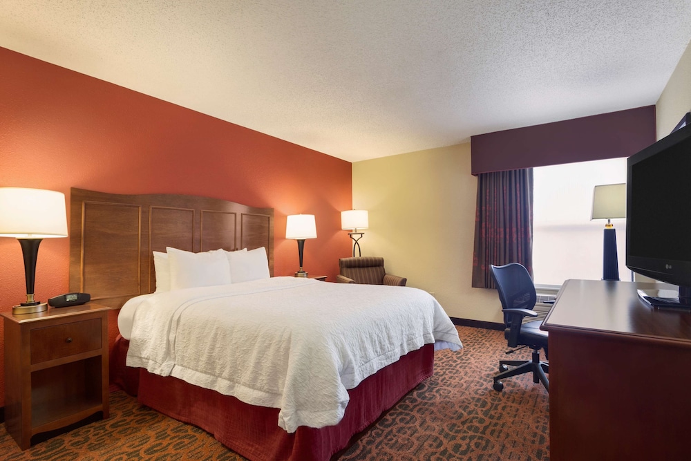Hampton Inn Shawnee - photo 16