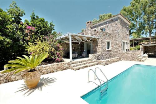 Miss Valentina Modern Stone Villa in Aegina — 4-Star Luxury Hotel in Aegina, Greece