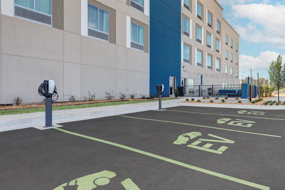 Hampton Inn & Suites by Hilton Little Rock Airport - photo 36
