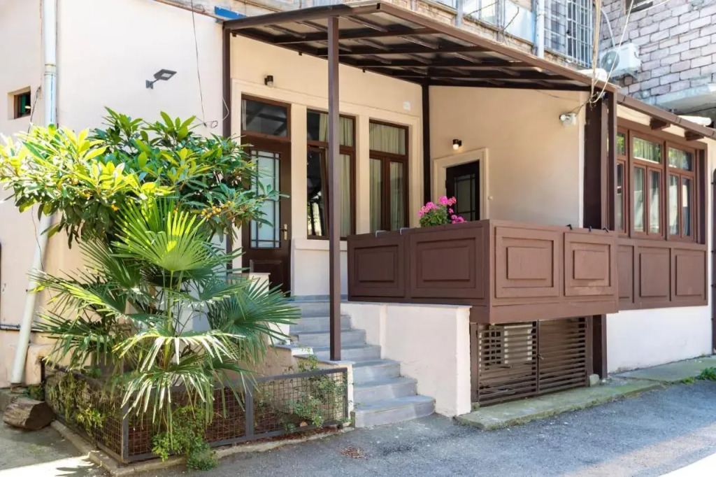 Stylish 3BR House with balcony