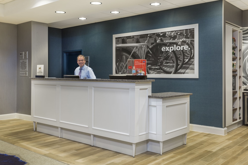 Hampton Inn & Suites Newport Cincinnati - photo 3