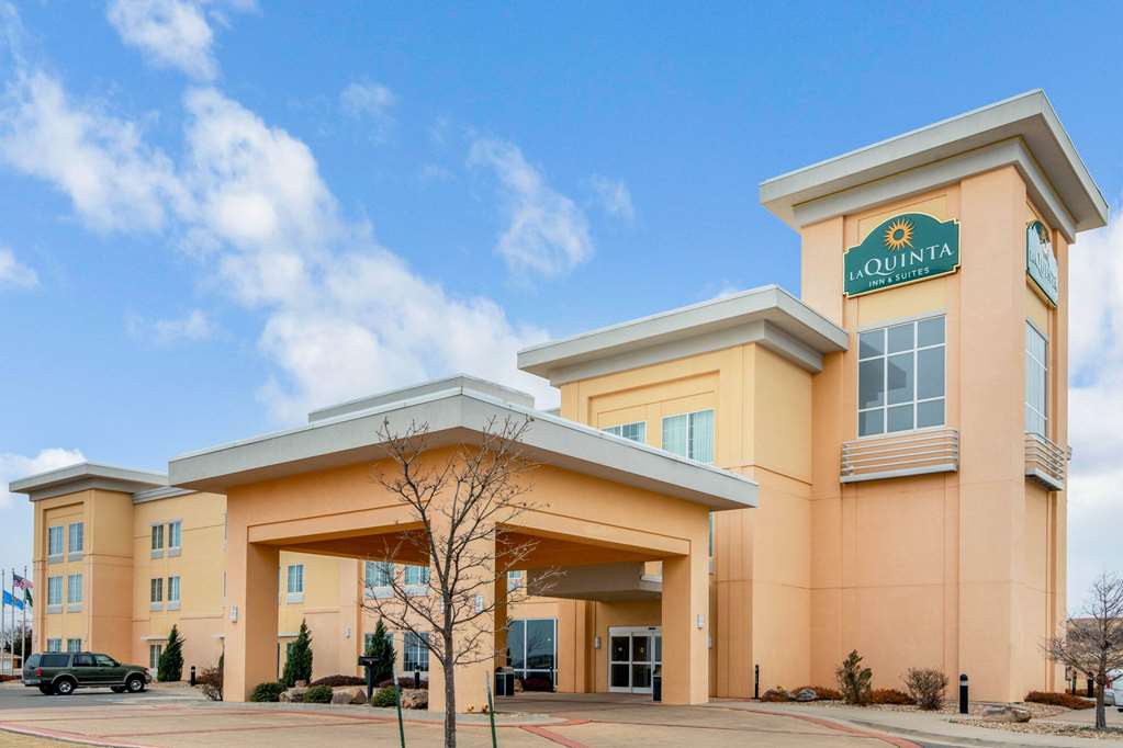 La Quinta Inn & Suites by Wyndham Clinton Historic Route 66 - photo 2